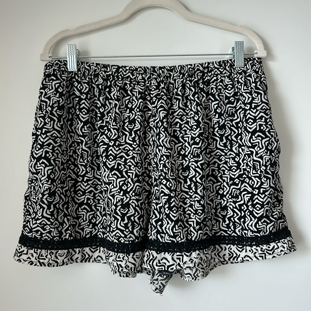 Xhilaration (Target brand) Flowy Black and White Shorts